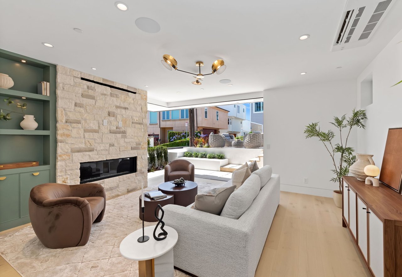 A Coastal Benchmark: Inside 316 32nd Street