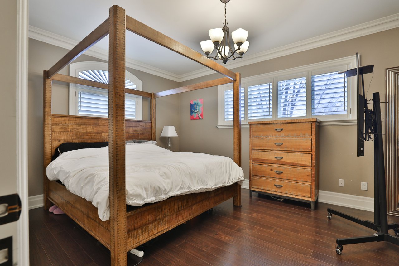 390 Seaton Drive, Oakville