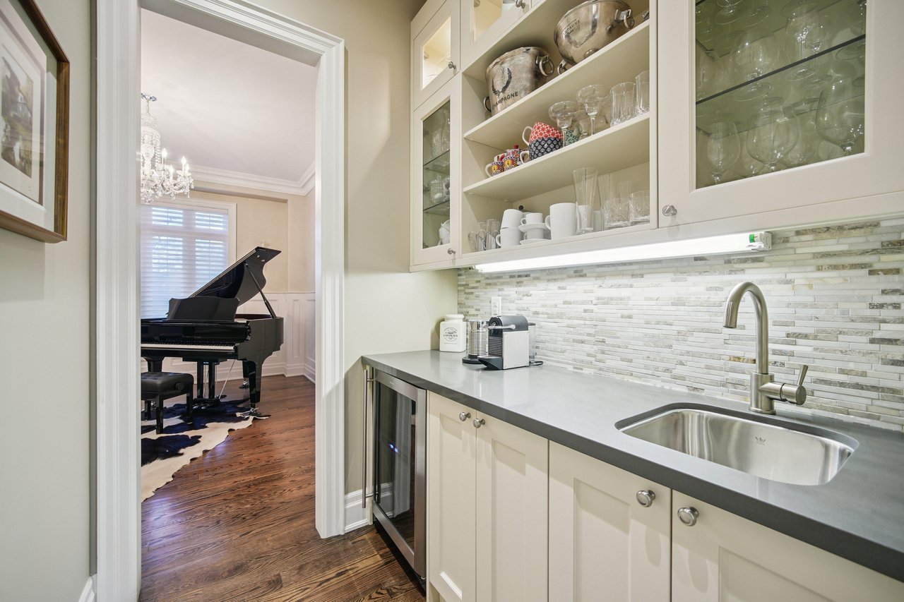 Show-stopping luxury in the heart of Southwest Oakville