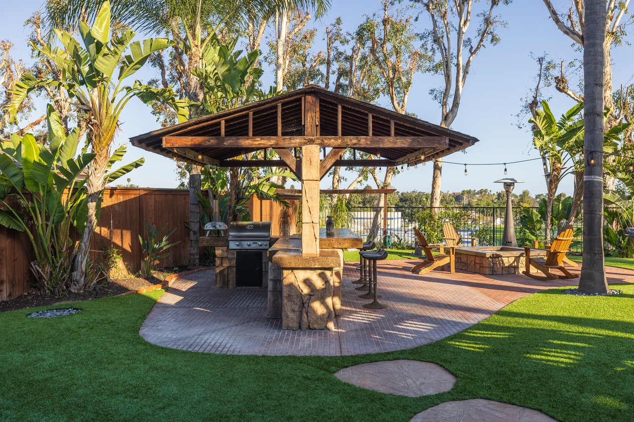 23965 Carrillo Dr