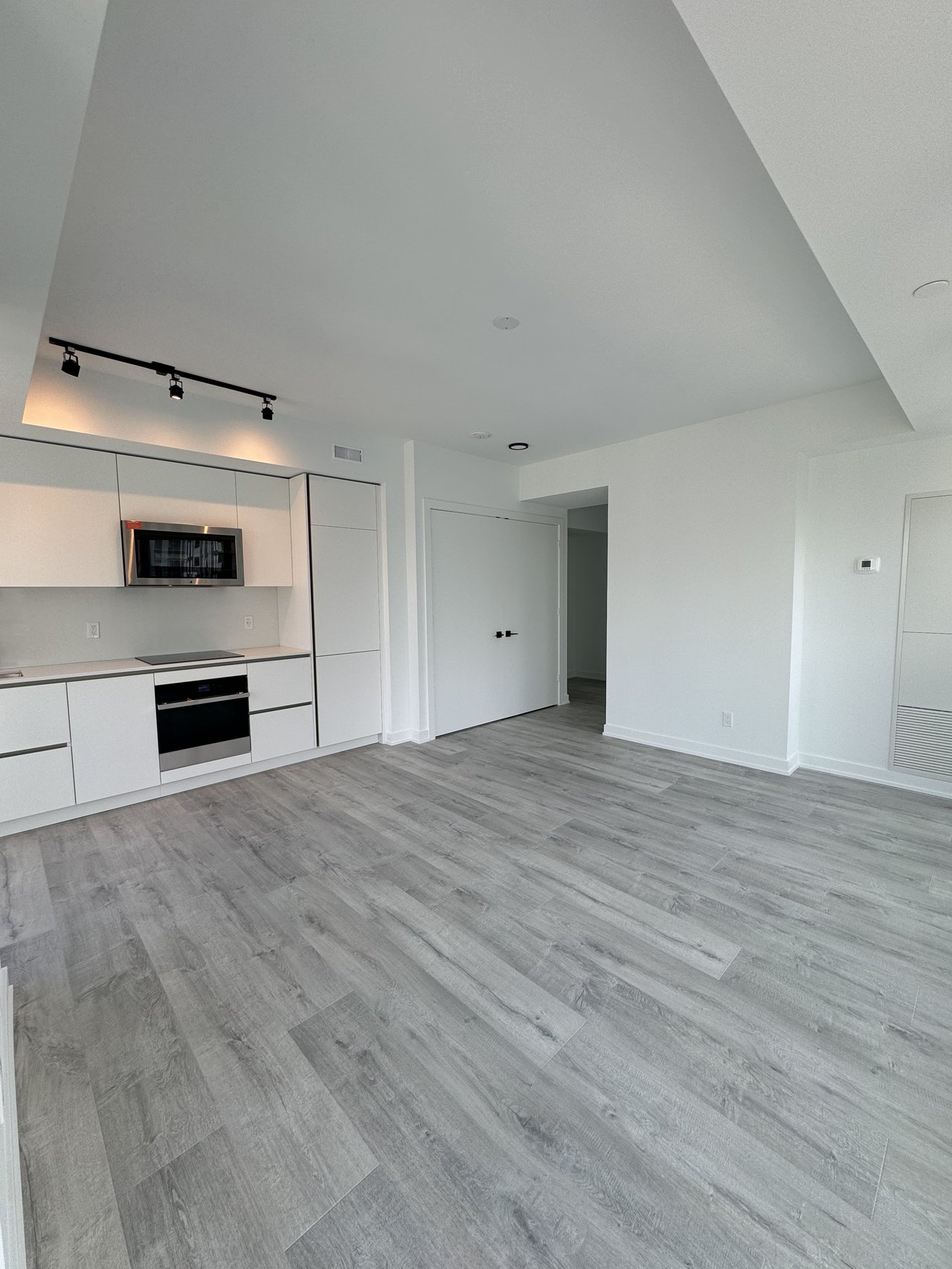 327 King Street W Unit: 3707