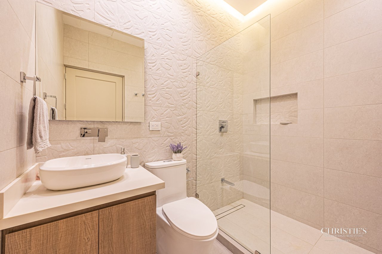 Casa Iguana Turnkey Tropical Paradise