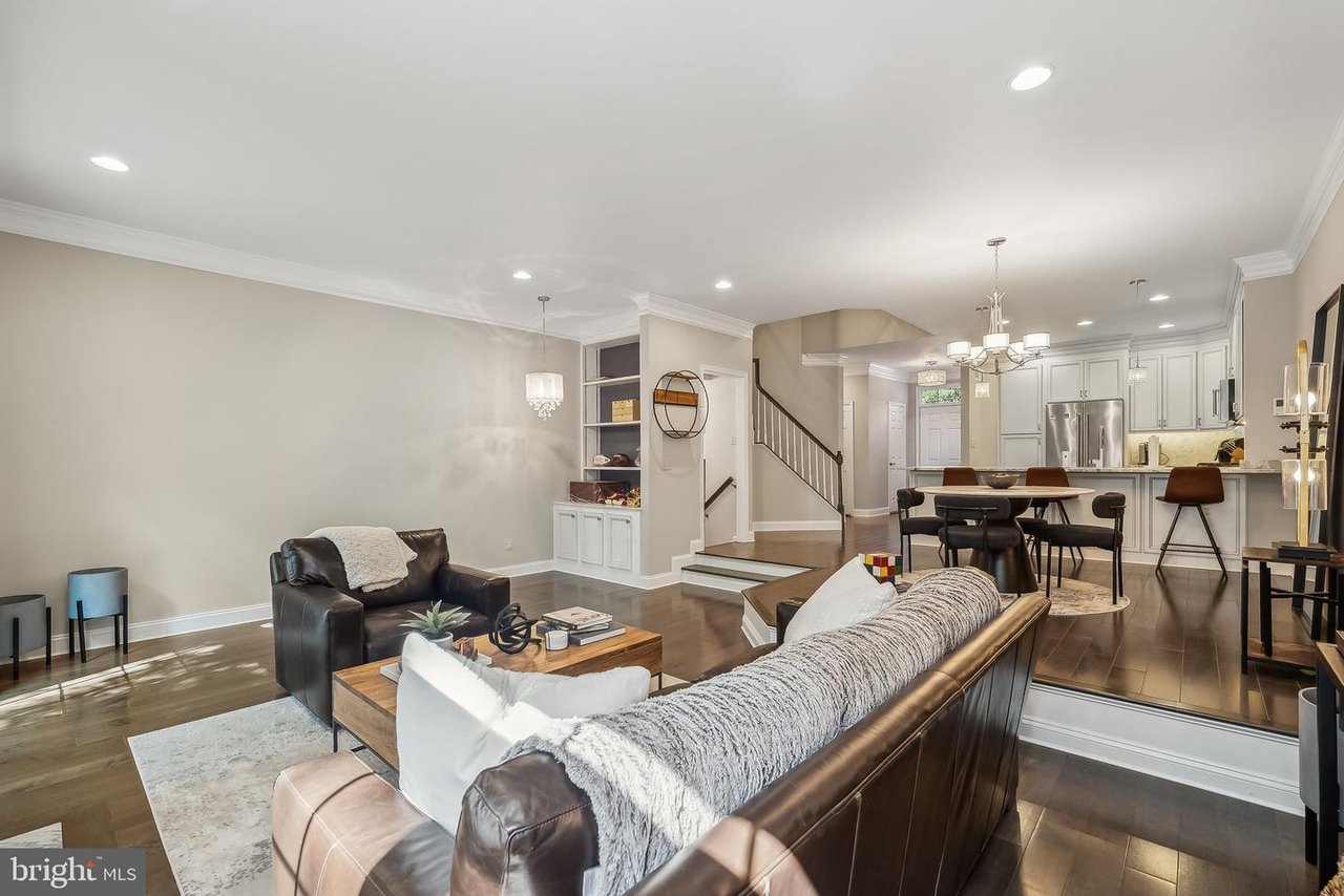1239 Woodbrook Court