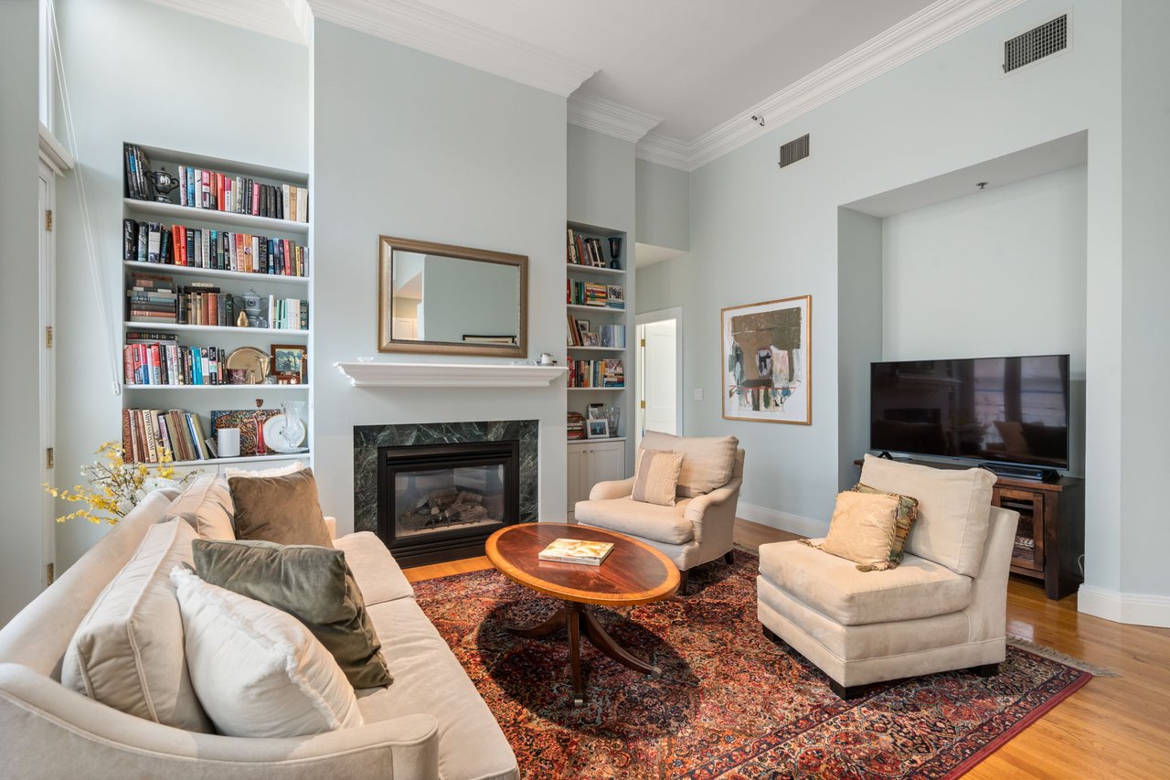 Exceptional Columbus Court Residence