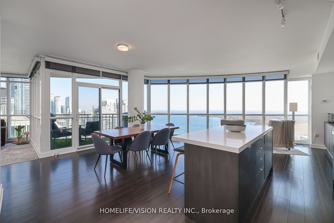 WATERFRONT LUXURY 