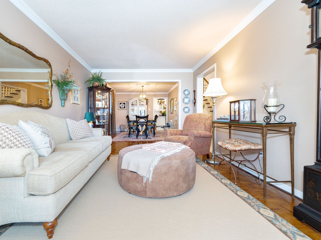 43 Summitcrest Drive