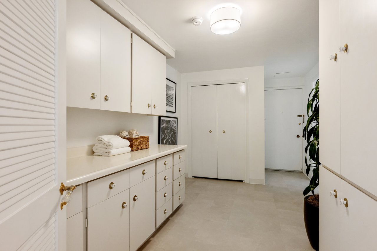 Marvelous Mid-Century View Apartment
