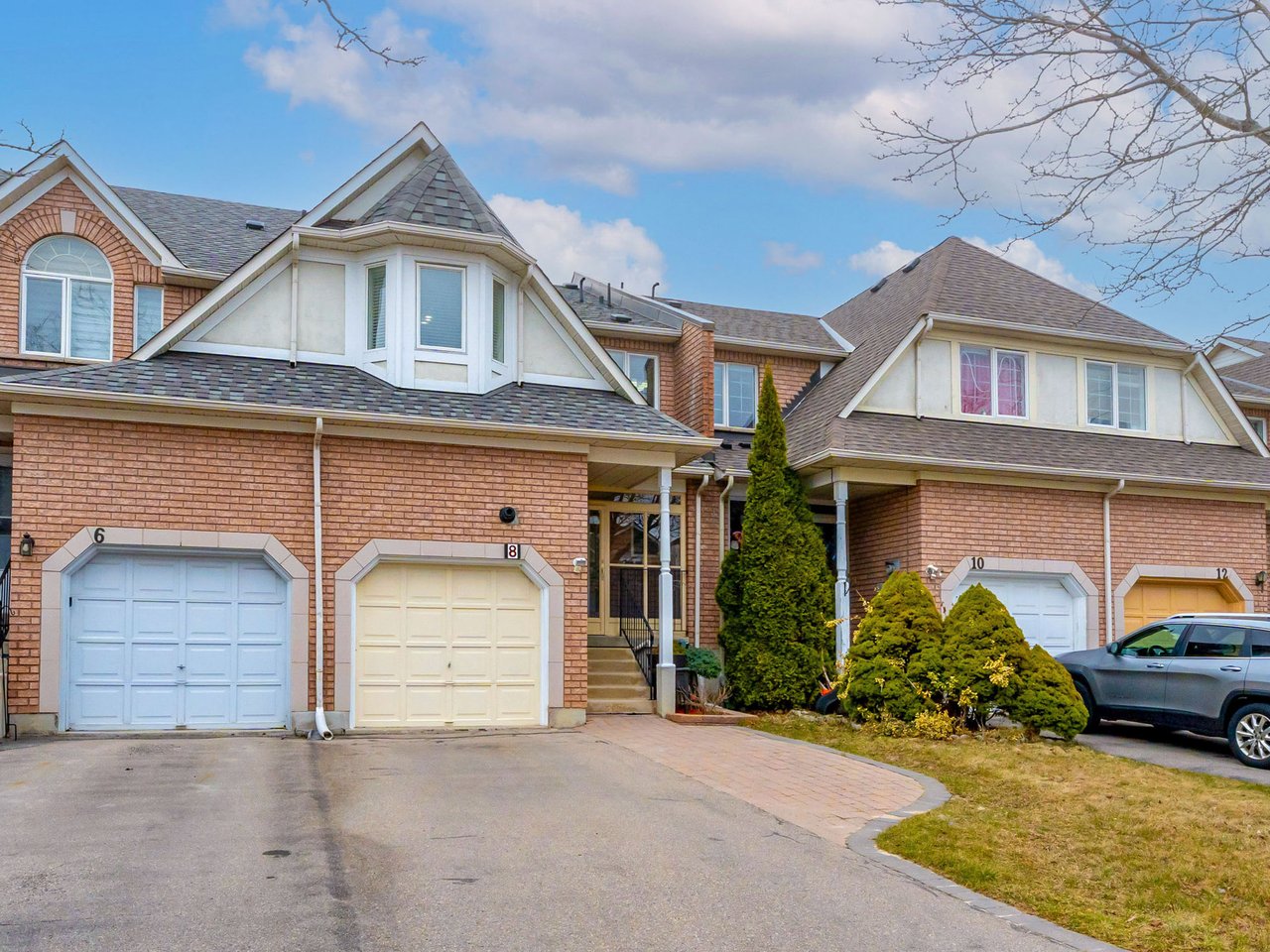 8 Queensway Drive