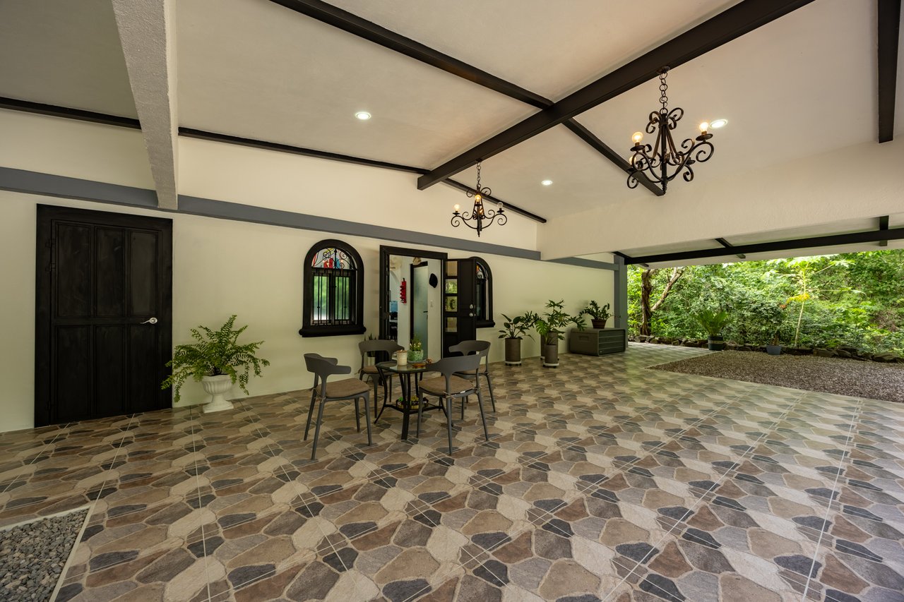 Casa Brillante & Casita Cinco Playas | Modern Home with Guest Casita, Pool & Mountain Views in Huacas