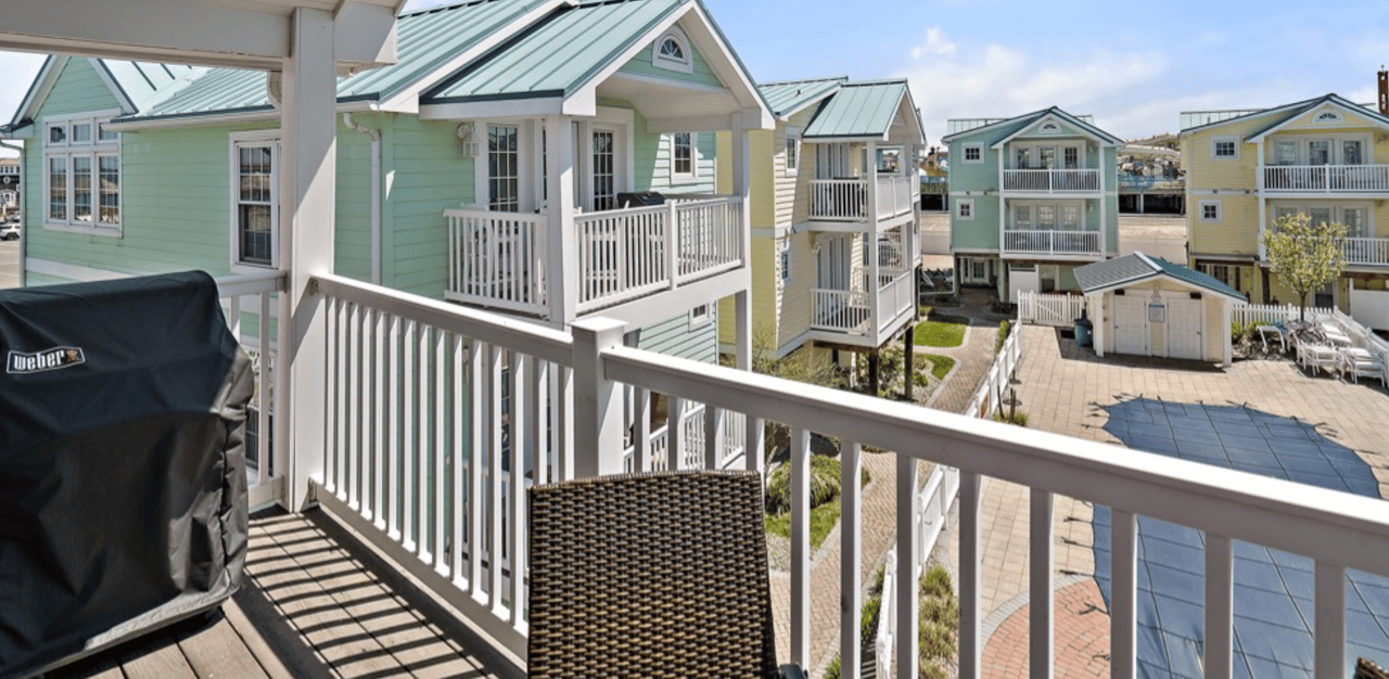 811 Bay Club Lane West, Beach Haven