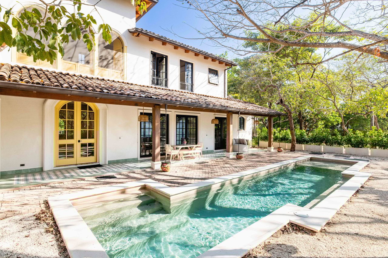 Casa Las Mareas | 4-Bedroom Beachfront Villa with Pool in Las Golondrinas, Hacienda Pinilla