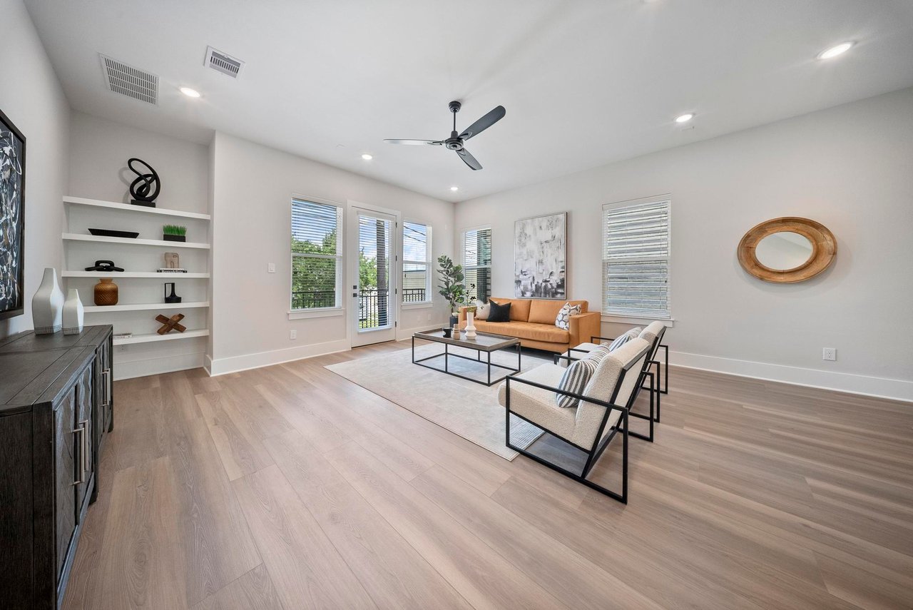 Skyline Homes at Lou Ellen living space