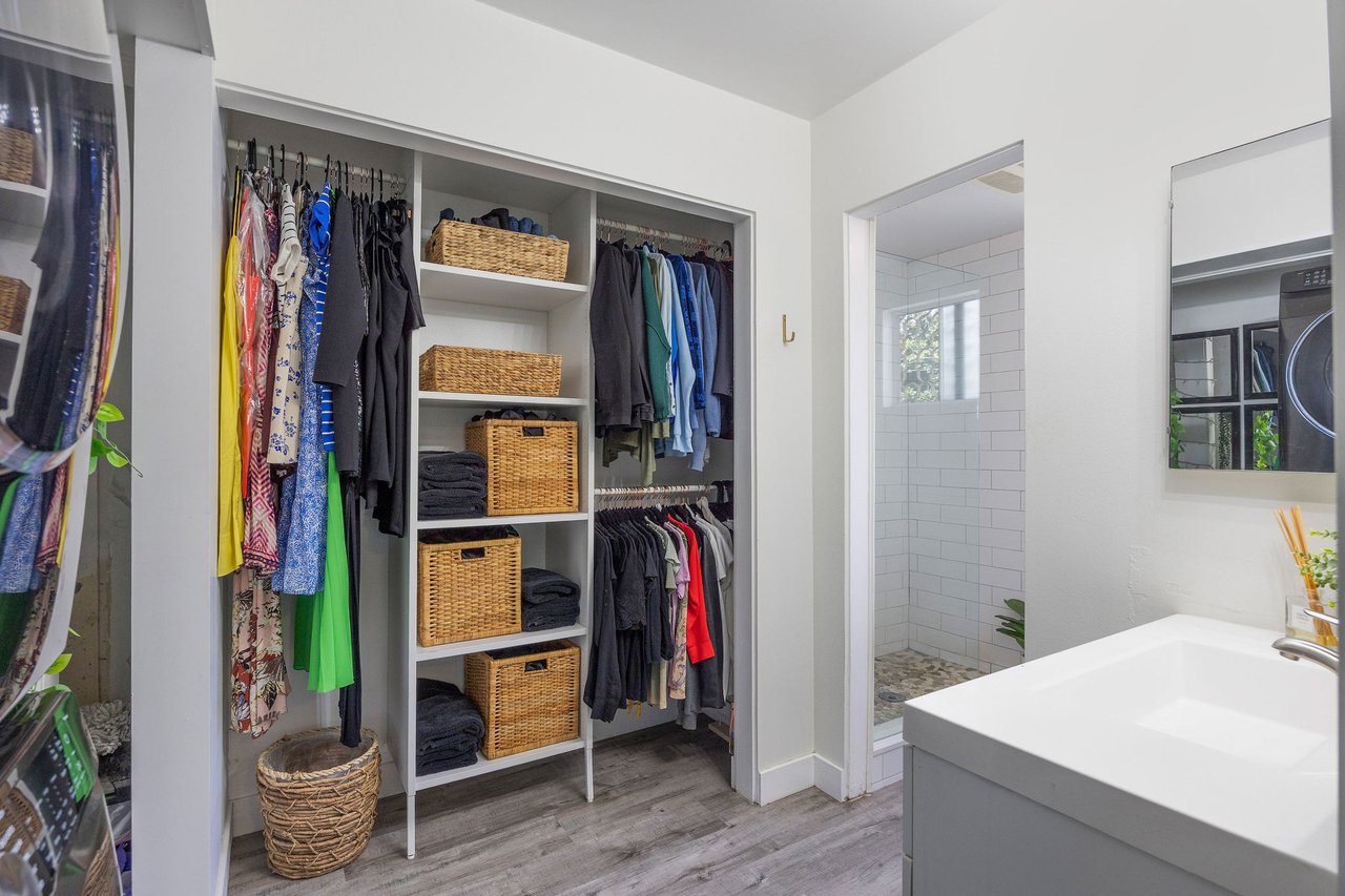 100 Loma Ave #404