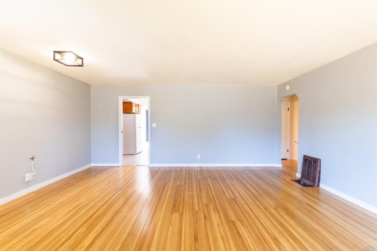6 Boulevard Ct