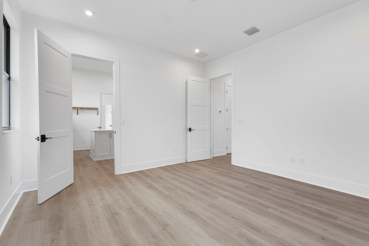 9187 SW Shinnecock Dr