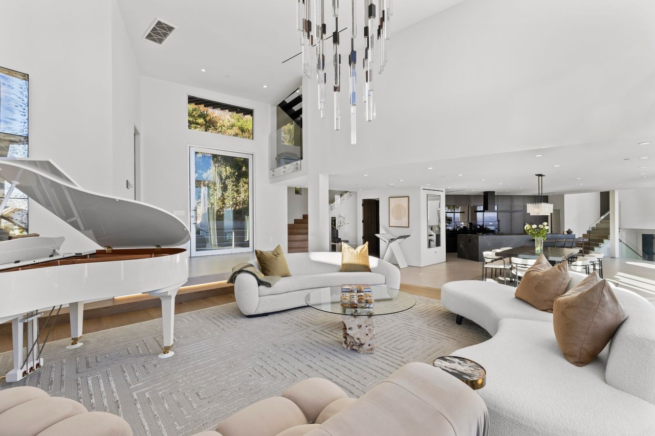 9270 Kinglet Dr, Hollywood Hills