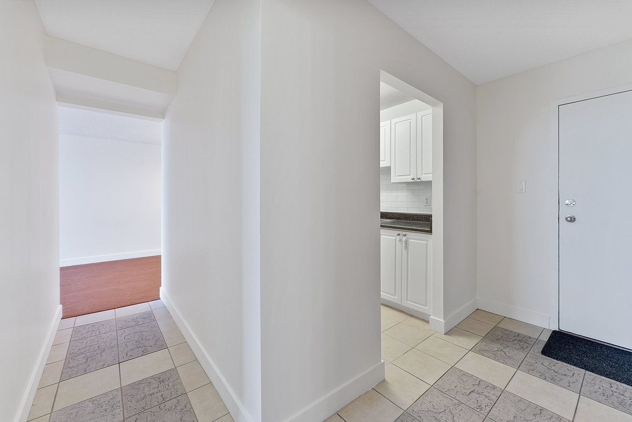 10330 Yonge Street W 707