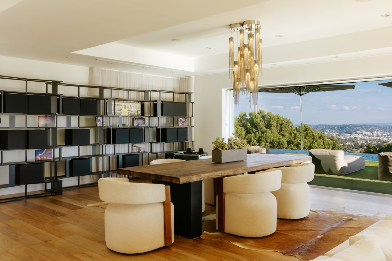 2402 Carman Crest Dr