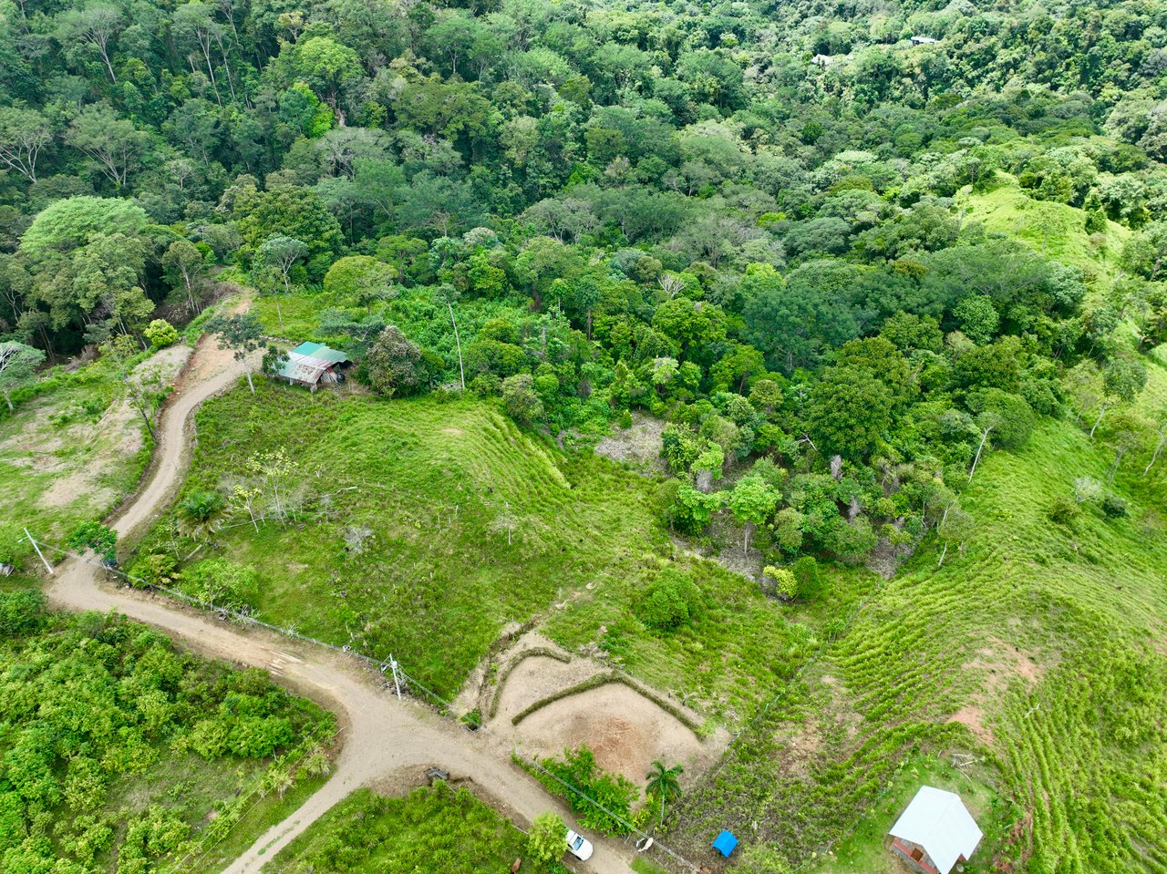 Spring and Waterfall!  3,2 Acres lot in Uvita Mountains 