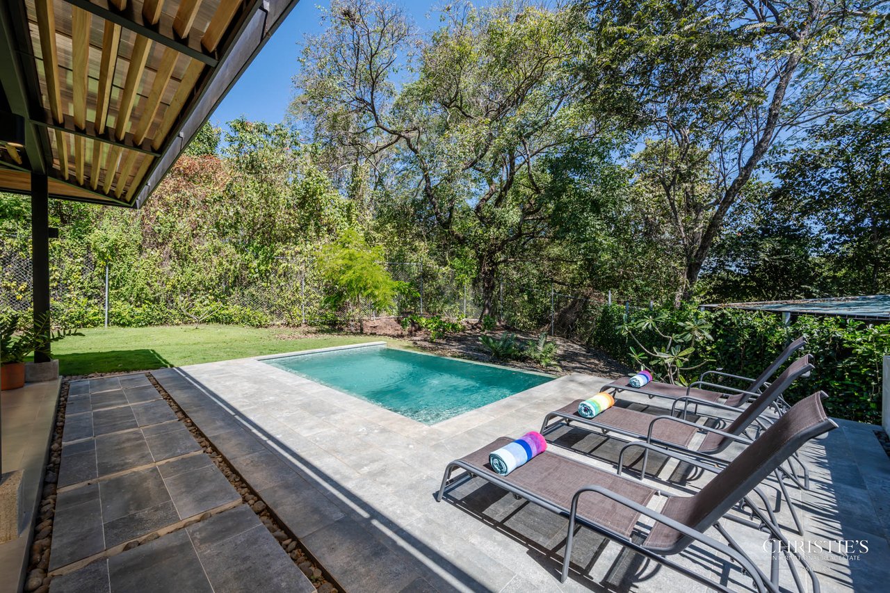 Casa Lola – Contemporary Beachside Oasis in Playa Grande