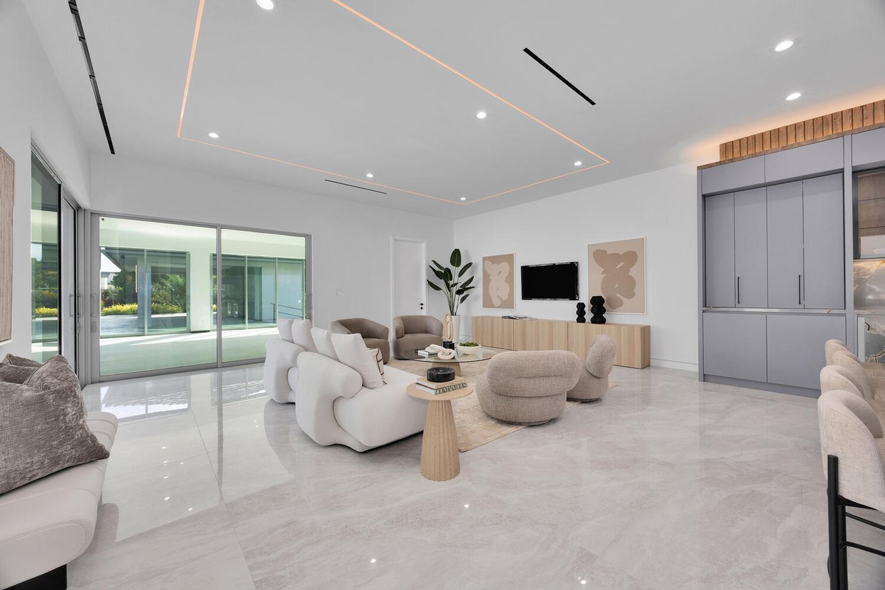 Your Private Resort - Everyday Of The Week