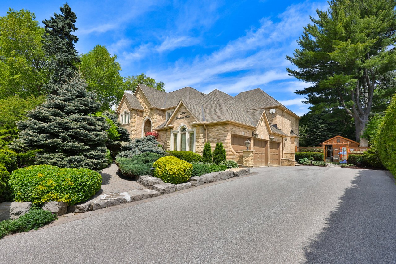 1277 Woodeden Dr
