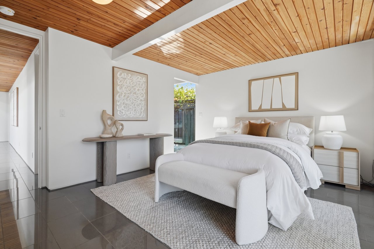 1109 Lorne WAY