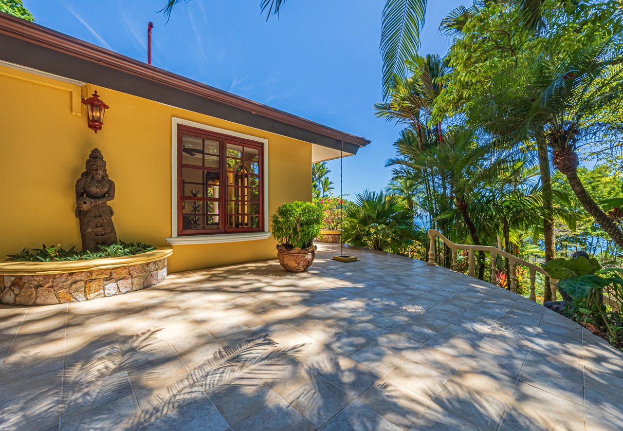 Nido Escondido, Playa Dominical