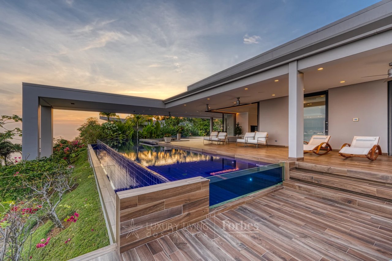 6575 - Dominical Contemporary Mansion