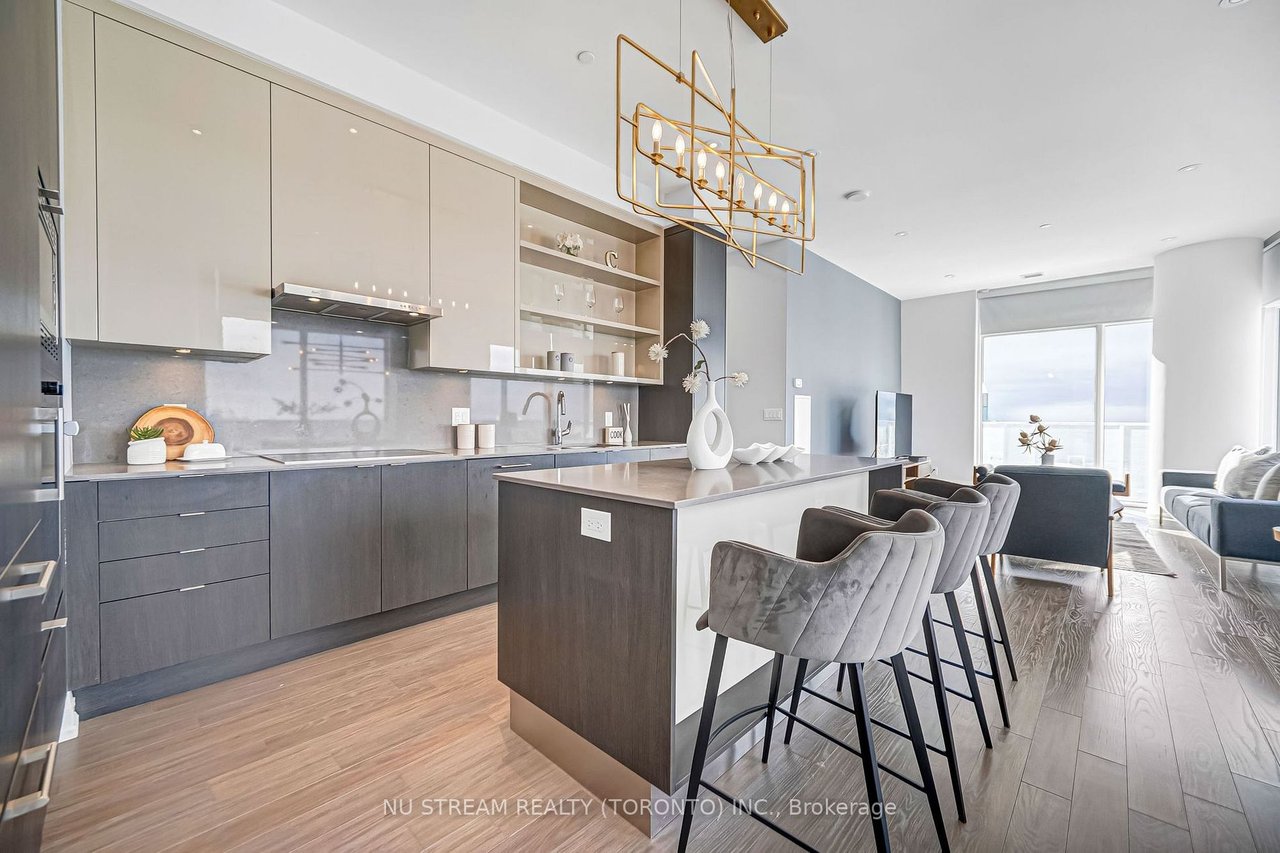 ICONIC LIVING AT 100 HARBOUR ST