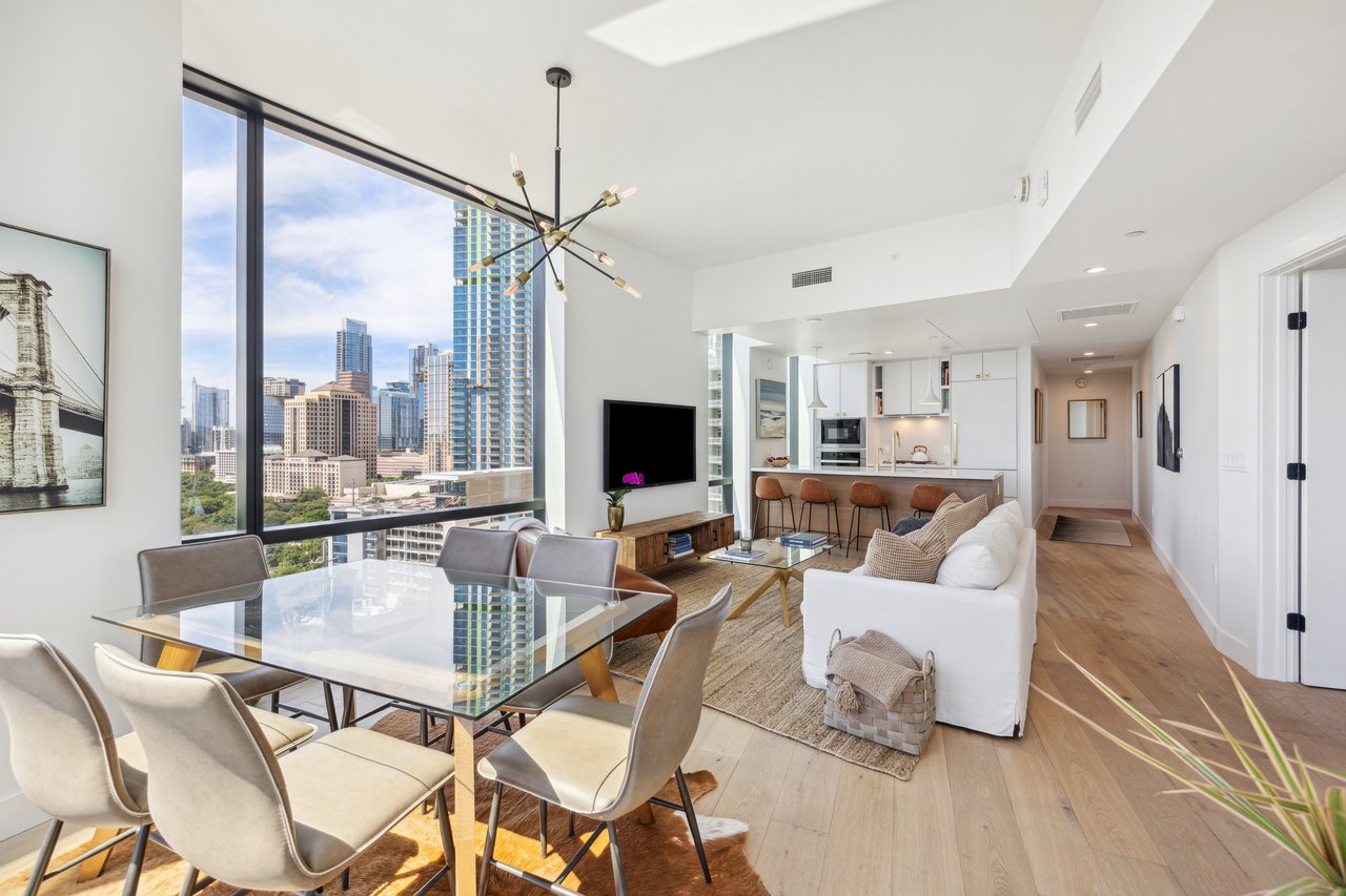 70 Rainey Street, Unit 1402