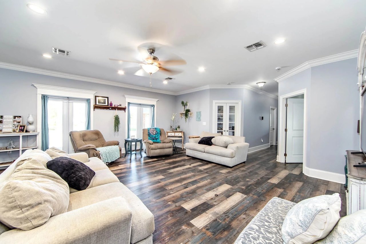 100-102 Pasture Ln