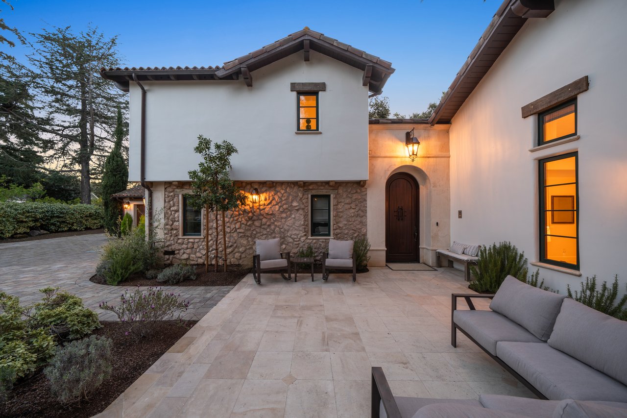 893 Laverne WAY