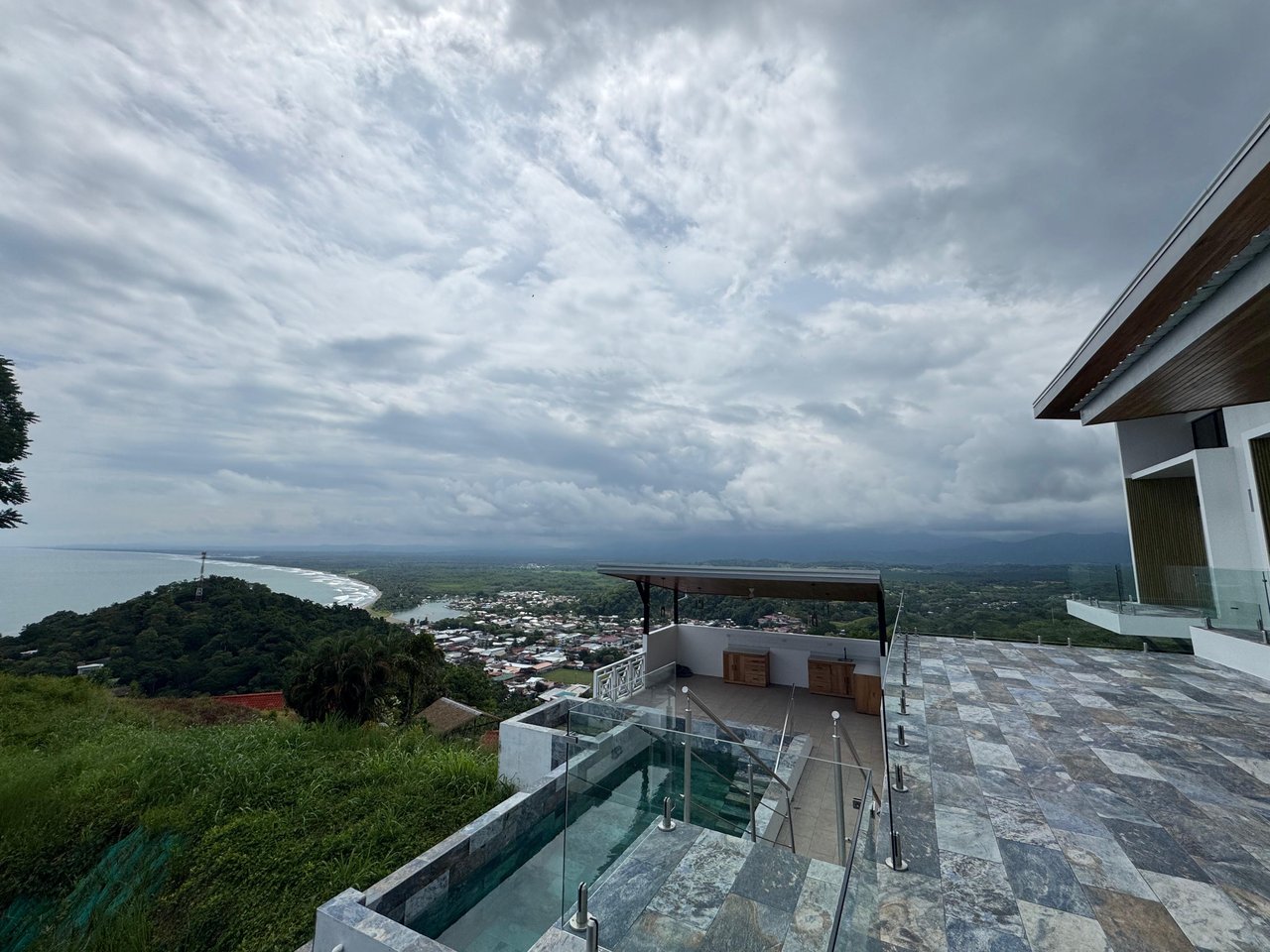 Modern Elegance Meets Incomparable Views, 3BDR&3Baths Home