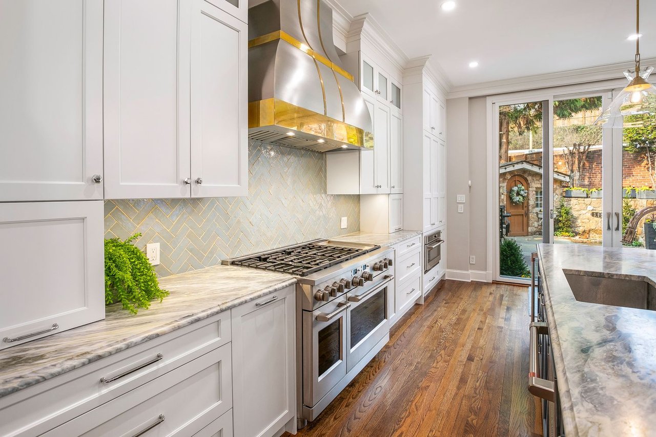 3323 Reservoir Rd NW