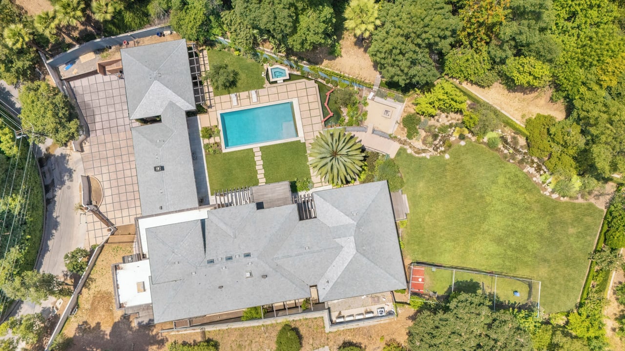 Bowmont Dr, 90210