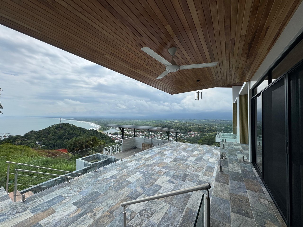Modern Elegance Meets Incomparable Views, 3BDR&3Baths Home