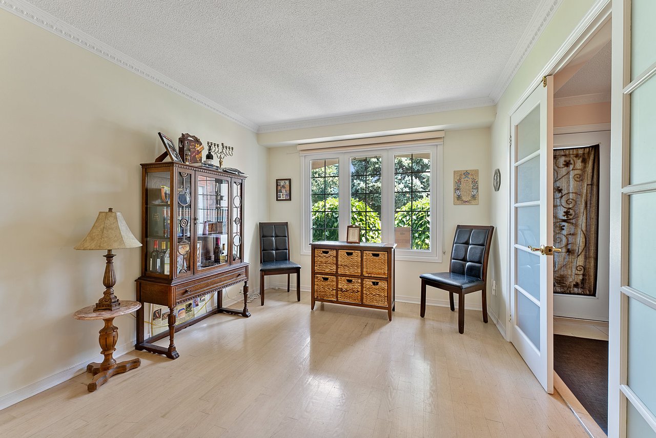 28 Thornway Ave
