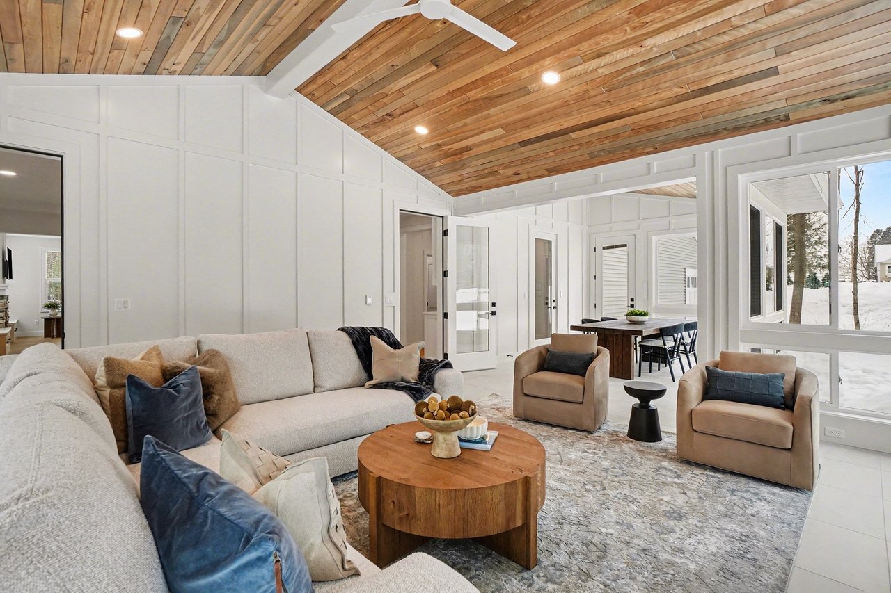 Four-Season Lake Life In South Haven