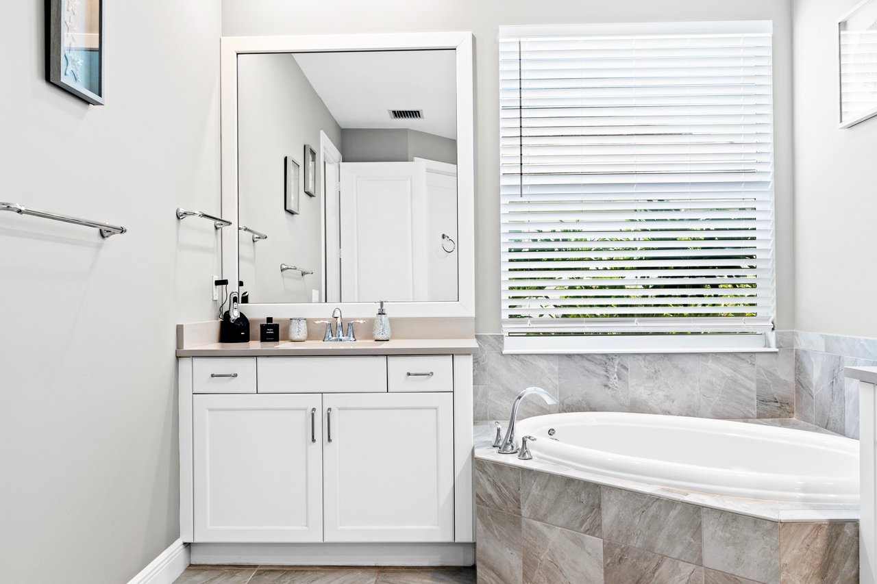 4777 Four Lakes Circle SW