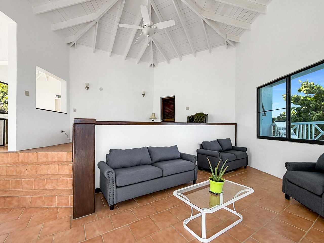 1110 Large Studio-Hodges Creek