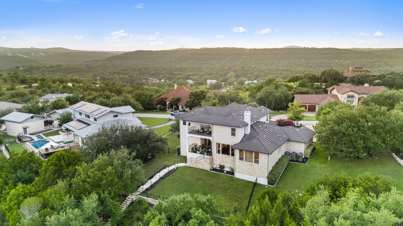 Modern Transitional Luxury Home in Gated Bluffs of Steiner Ranch | Lake Austin Access + Hill Country Views | $1.9MM