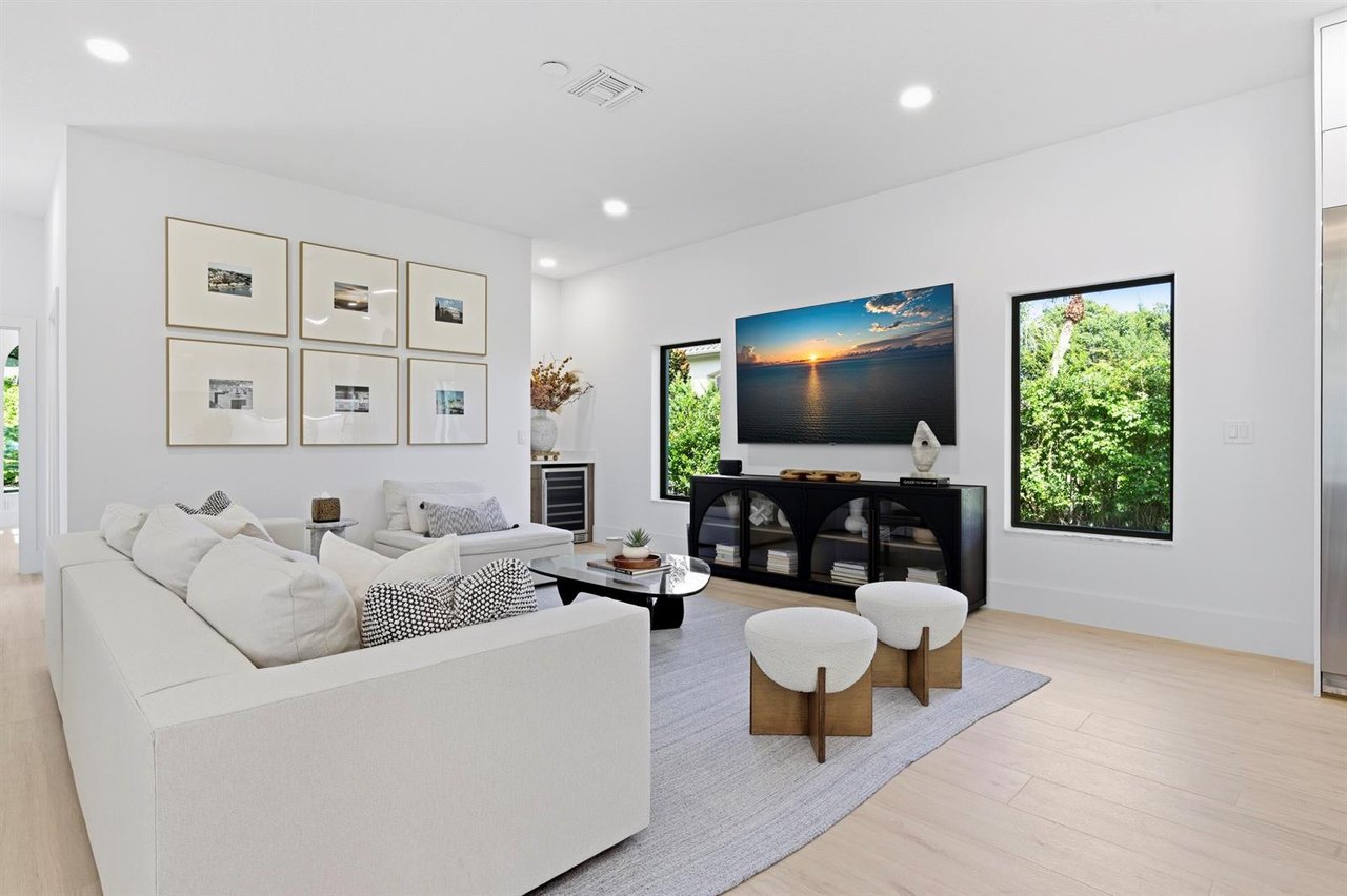 2557 Seminole Circle