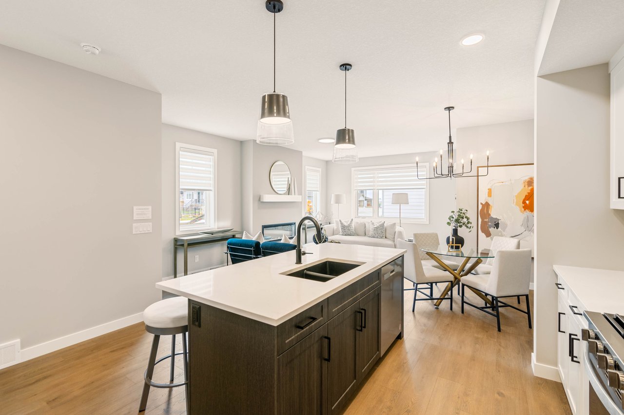 215 Belvedere Crescent SE