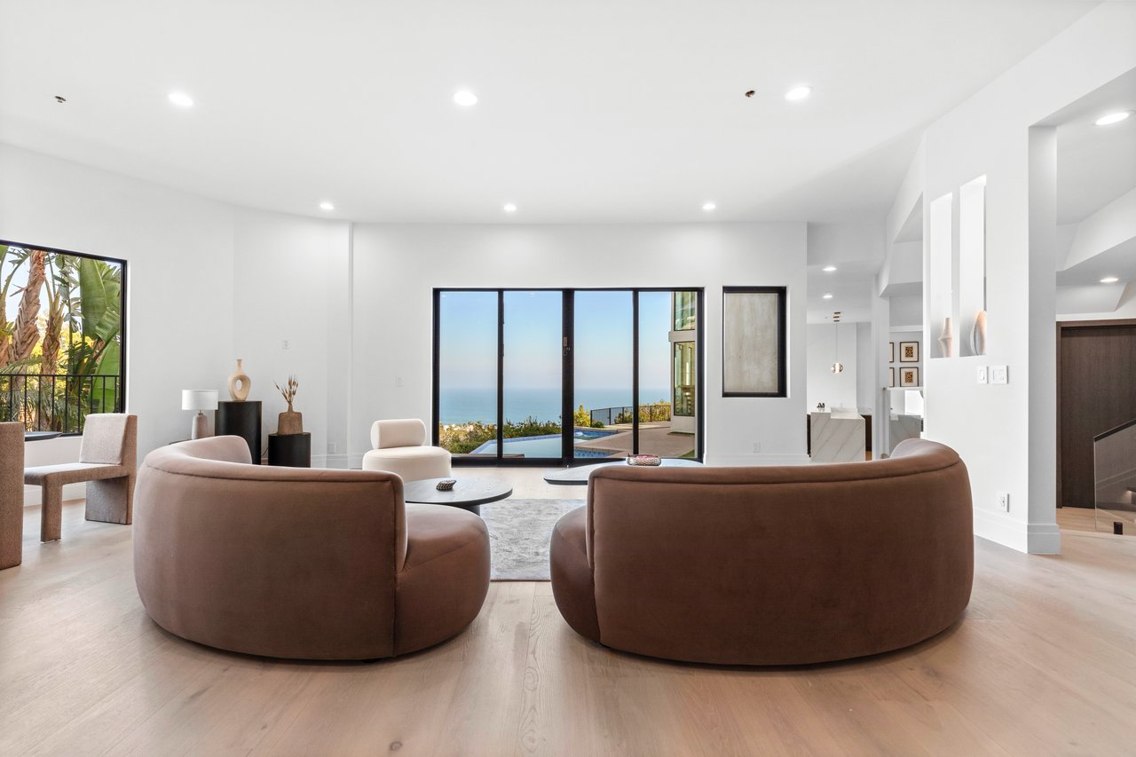 Luxurious Architectural Estate