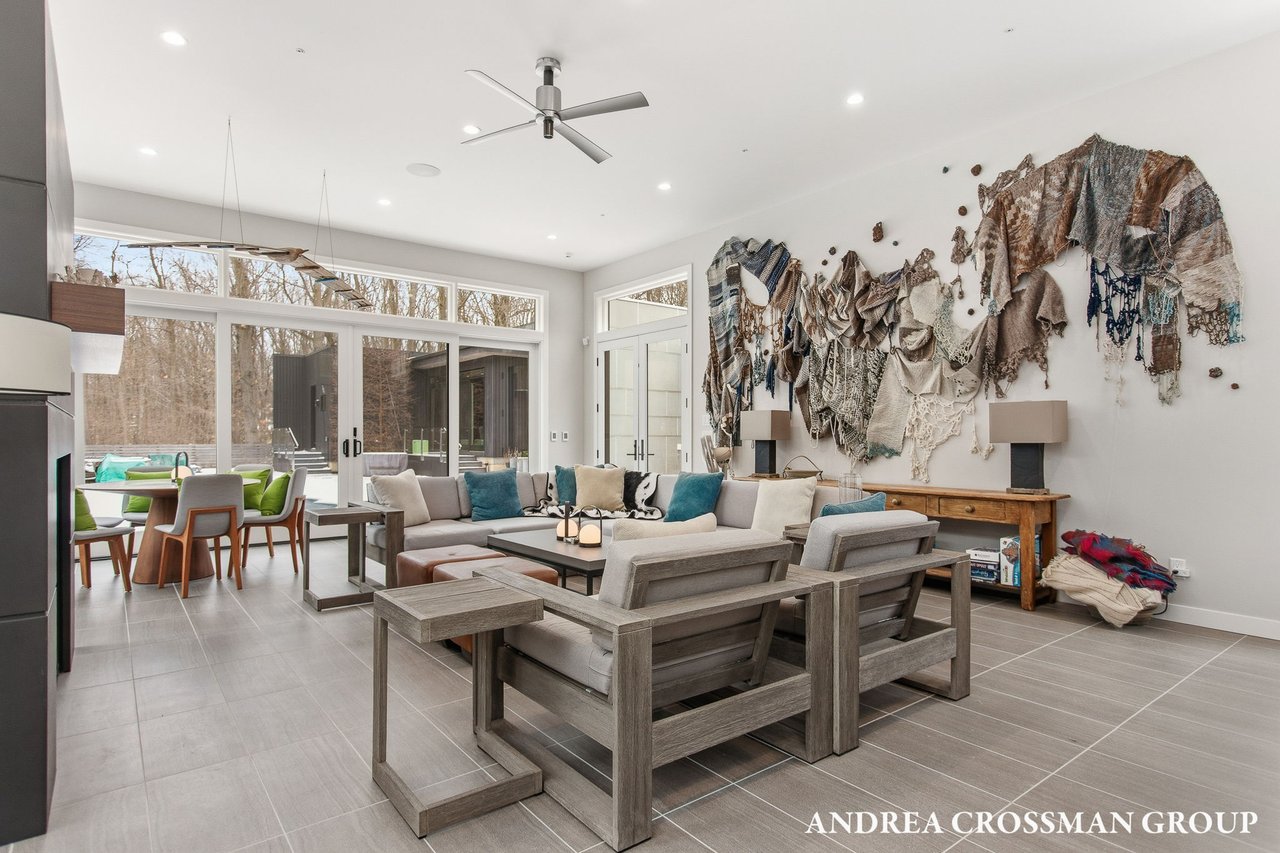 6919 Bendemeer Drive