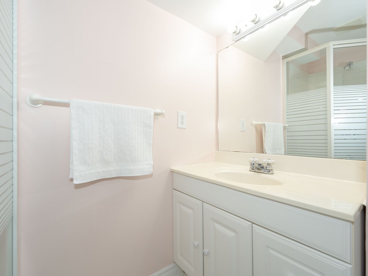 15 Rushingbrook Dr