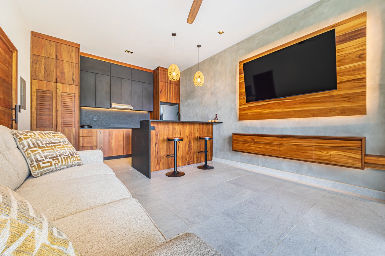 Casa Koules – Architectural 5-Bedroom Oceanview Estate in Prestigious Costa Verde Estates