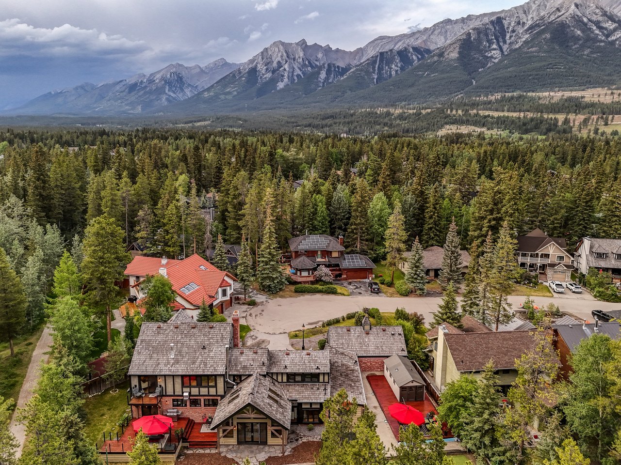 Private Mountain Retreat on Nearly Half an Acre