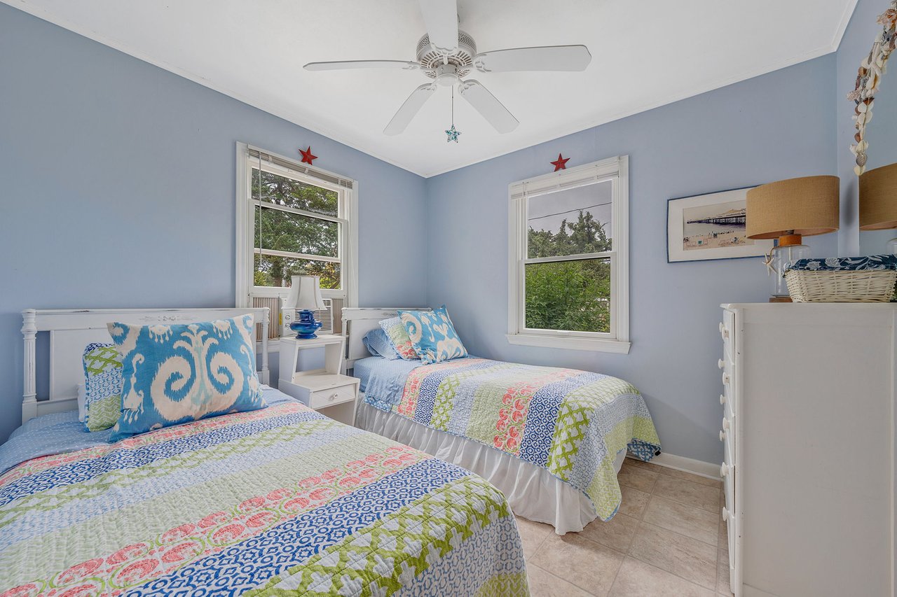 38 W Lighthouse Walk